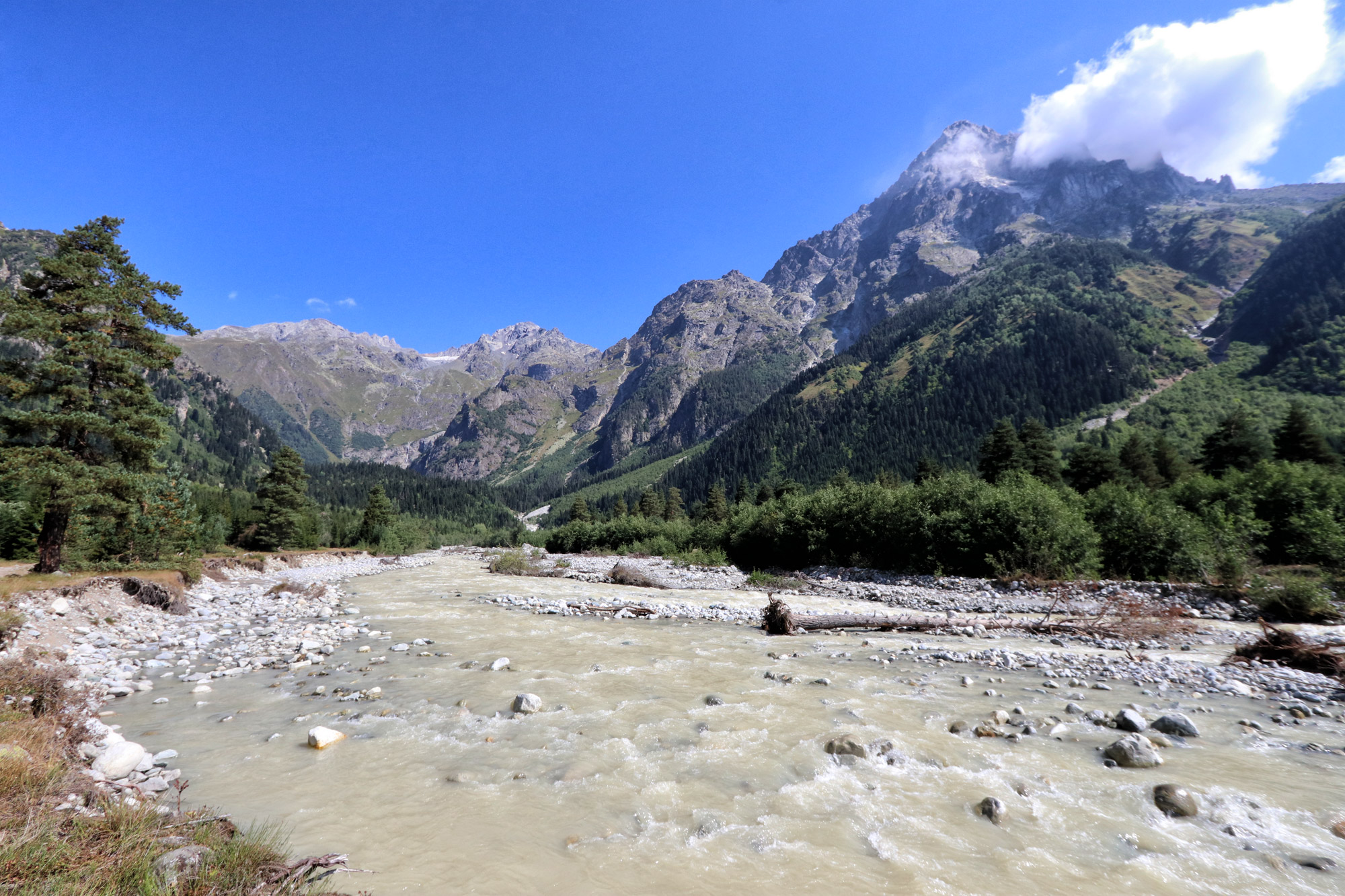 Wandeling naar de Shdugra waterval - Georgië