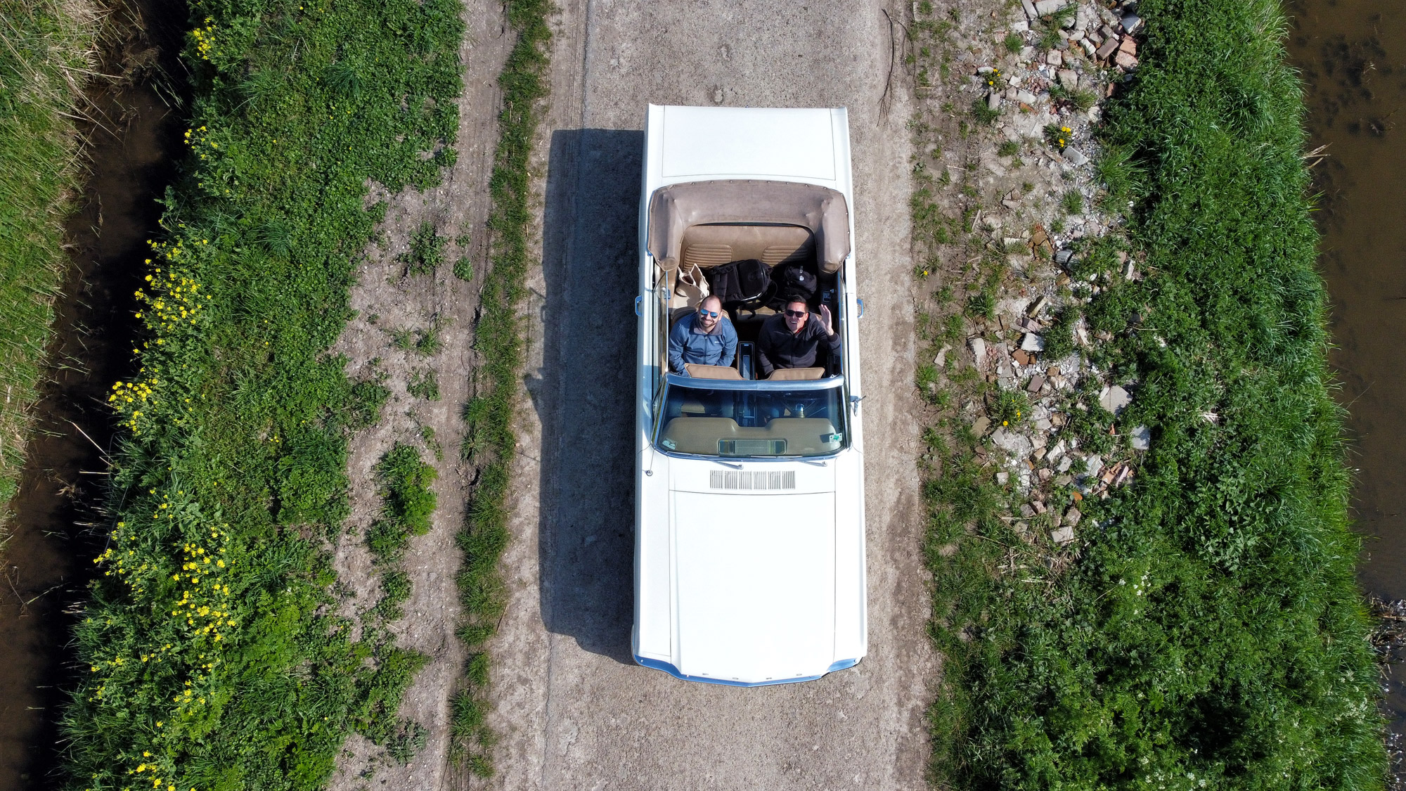 Escape Room in een oldtimer van We Love Oldtimers - Ford Mustand Cabrio