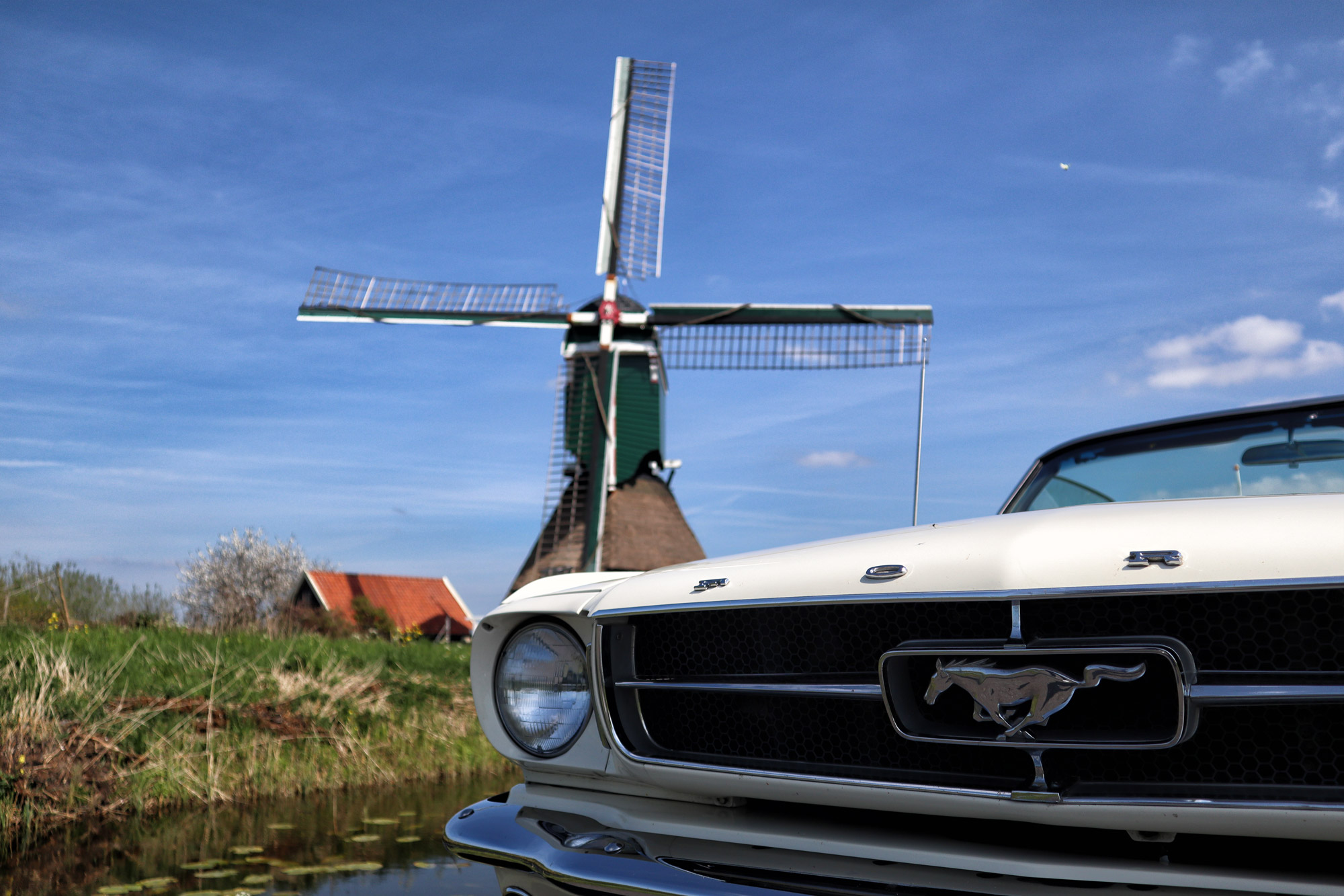 Escape Room in een oldtimer van We Love Oldtimers - Ford Mustand Cabrio