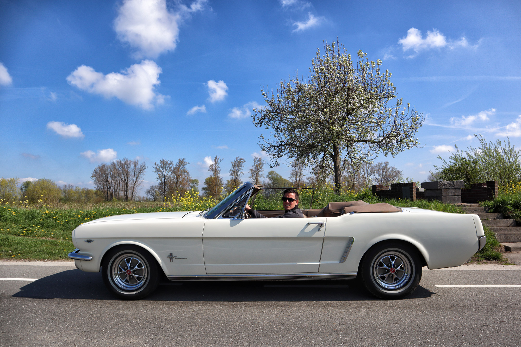 Escape Room in een oldtimer van We Love Oldtimers - Ford Mustand Cabrio