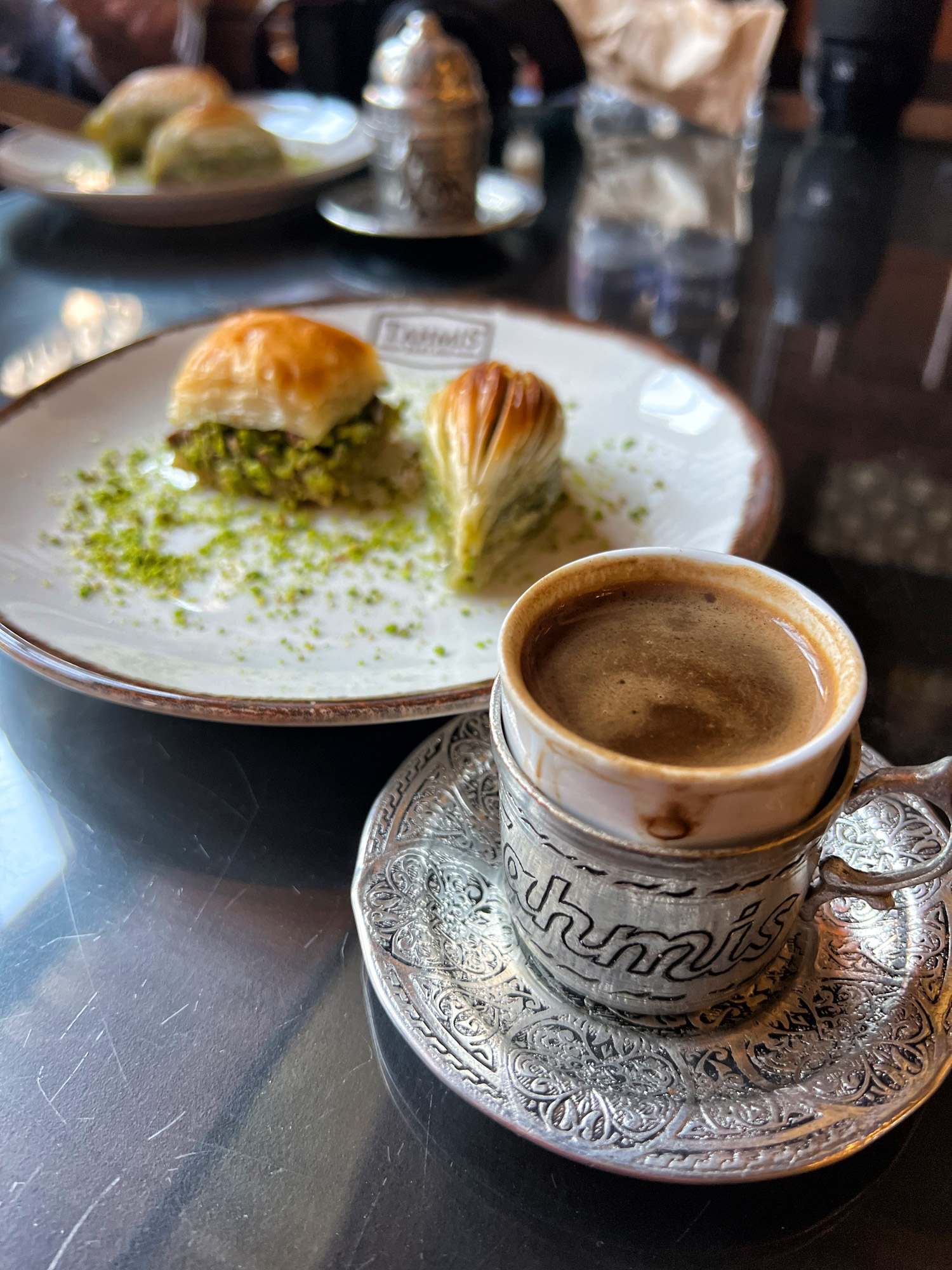 Doen in Gaziantep - Pistachekoffie drinken bij Tahmis Kahvesi