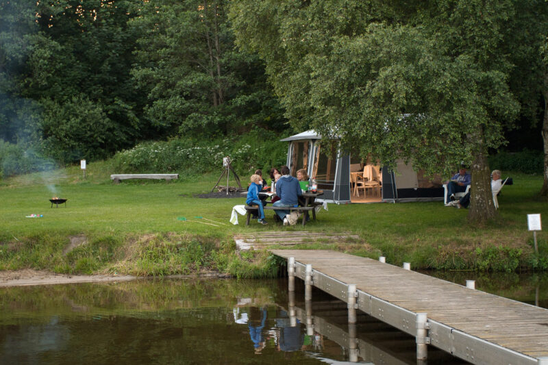 https://www.reizen-en-reistips.nl/wp-content/uploads/2022/06/wat-heb-je-nodig-bij-een-vakantie-op-de-camping-2.jpg