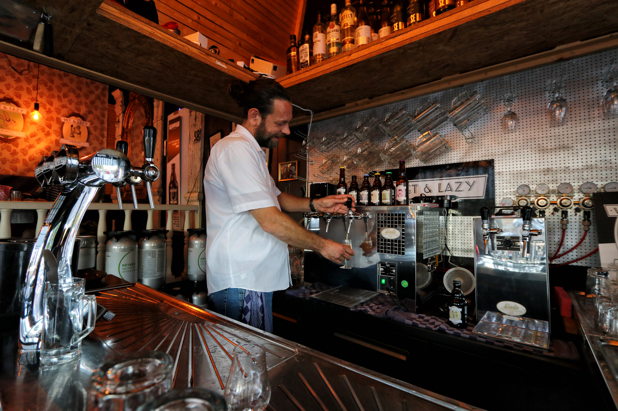 De leukste biercafés in Rotterdam - Vet & Lazy Pub Up Bar