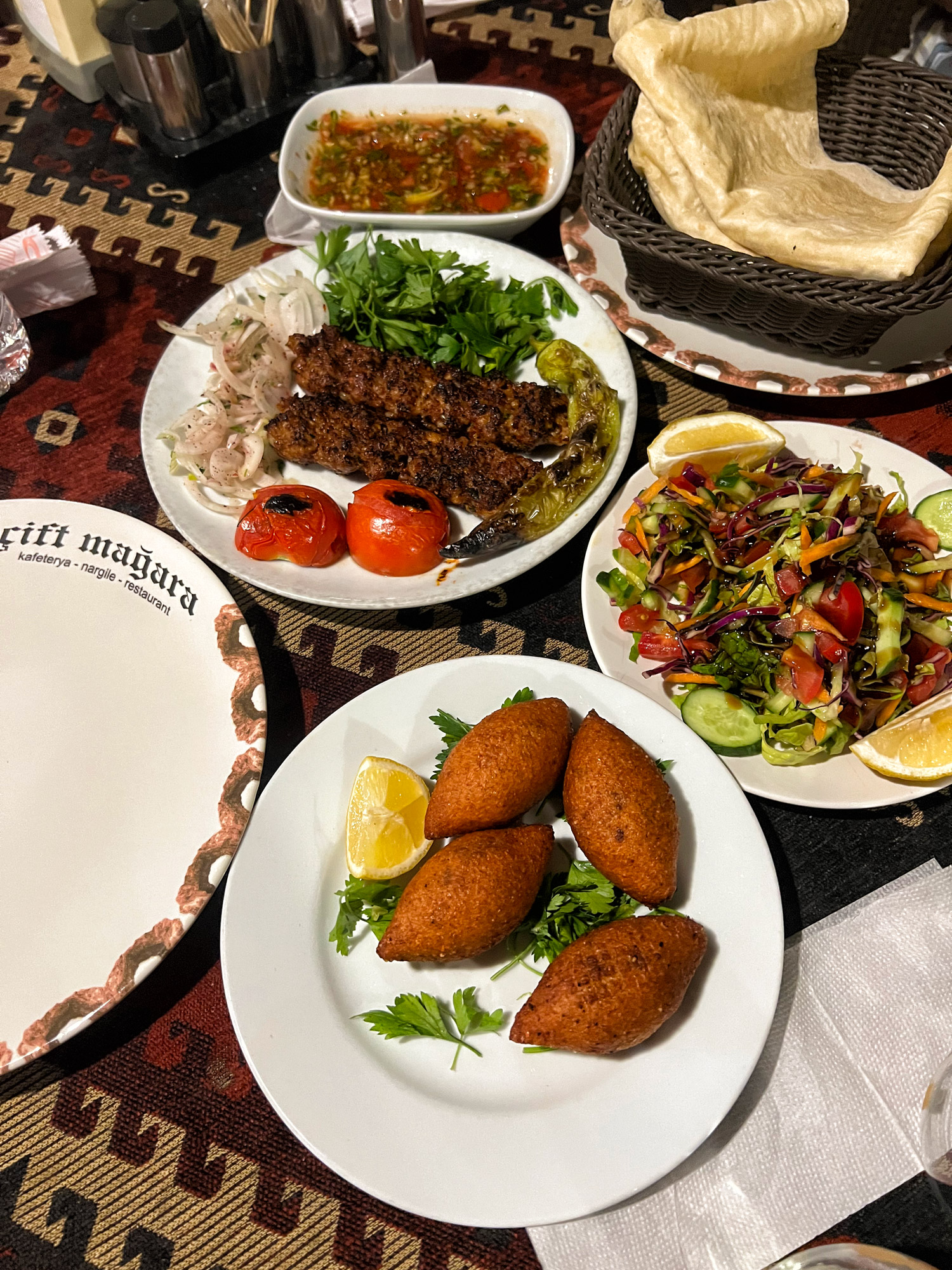 Doen in Şanlıurfa - Eten bij Cift Magara
