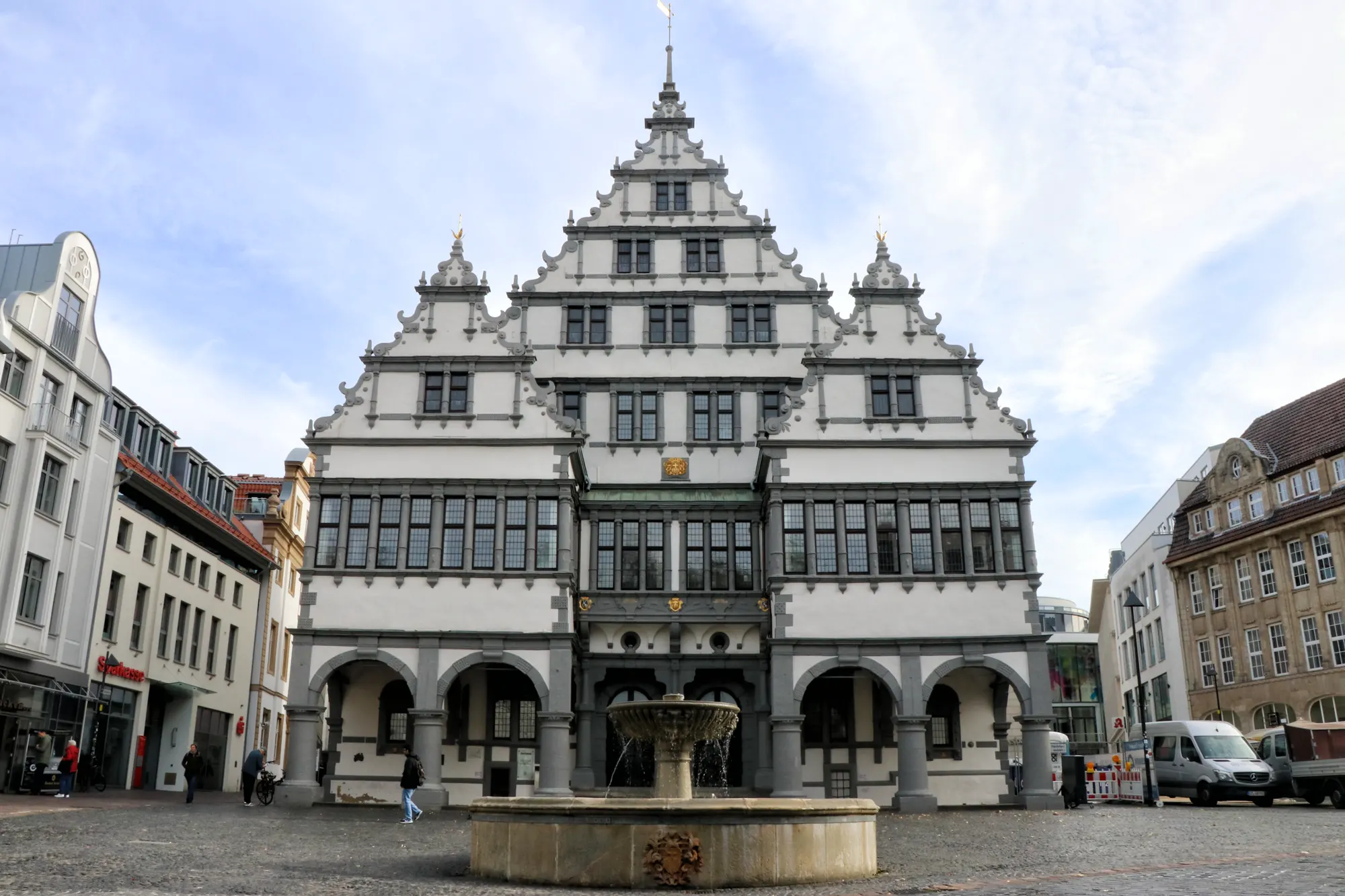 Teutoburger Wald - Paderborn Rathaus
