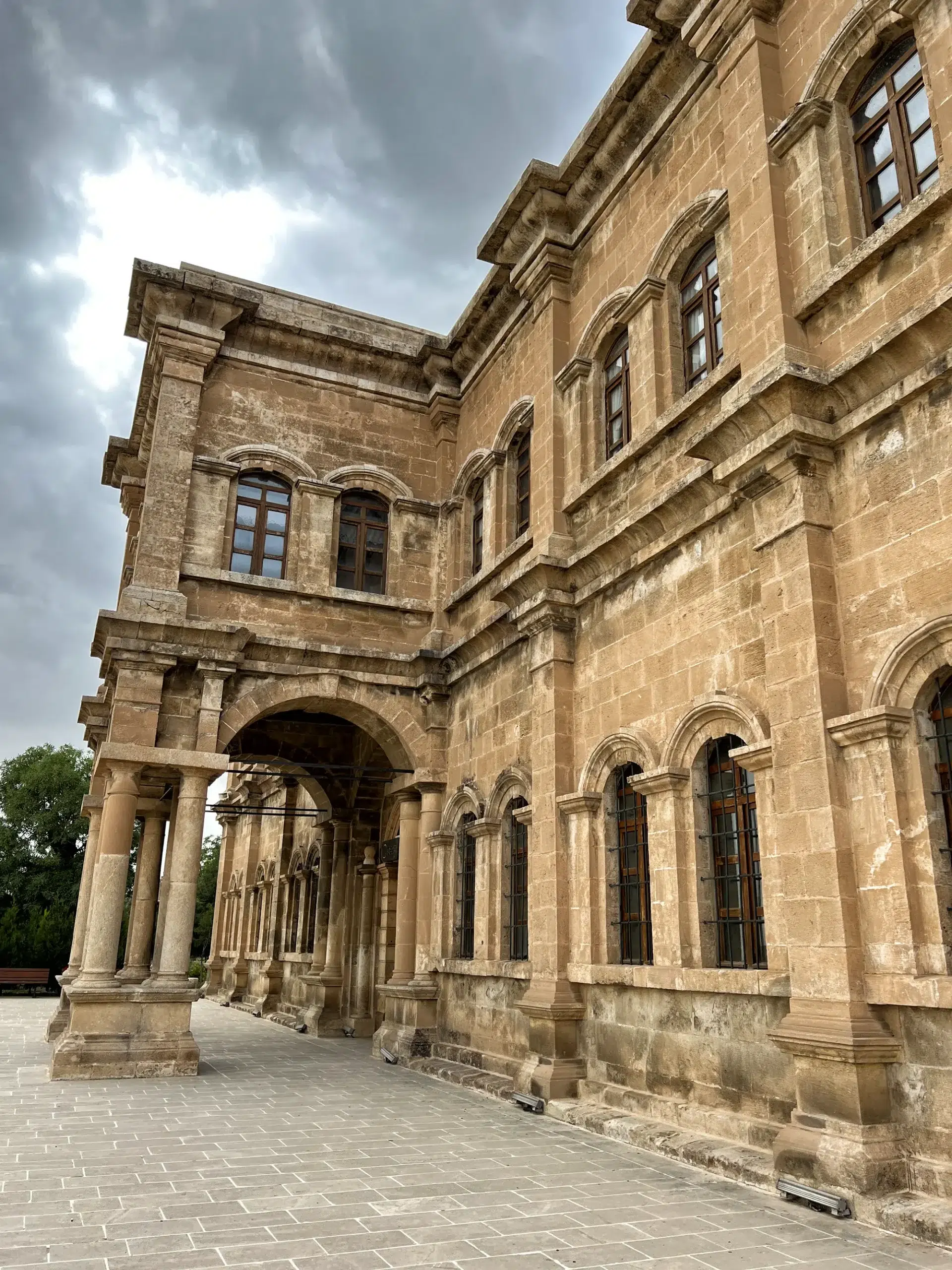 Mardin, Turkije - Tarihi Kiz Meslek Lisesi