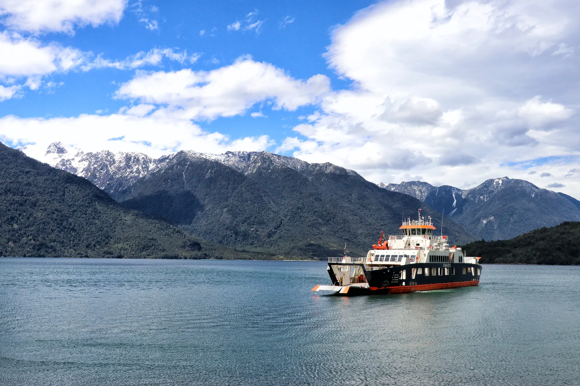 De ferry van Hornopirén naar Caleta Gonzalo